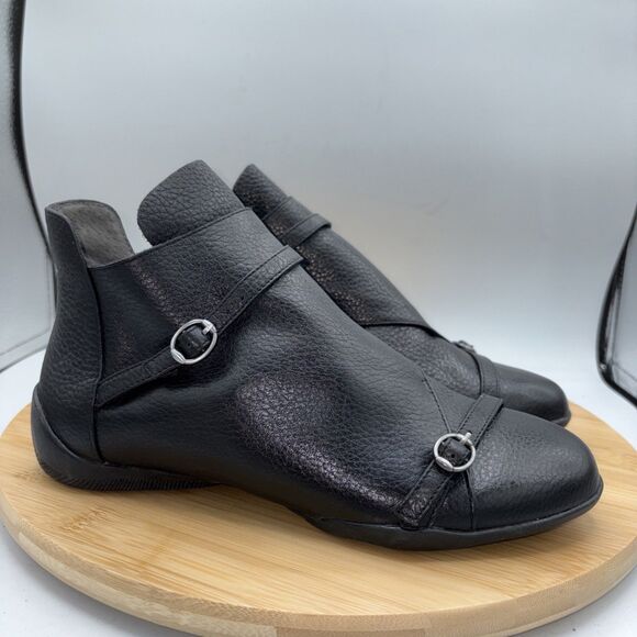 Max Studio Delta Ankle Boots Black Leather Buckle Straps Womens Size 6.5 - Picture 1 of 9